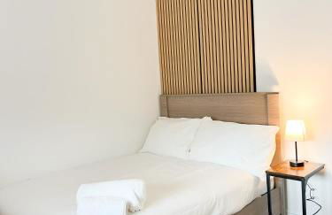 Modern Spacious 4 Bedroom Home in Greater Ldn With Garden & Parking - Photo 17