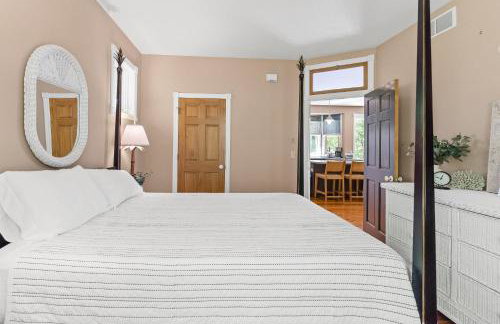 Experience luxury at Lakefront Villa - Foto 13