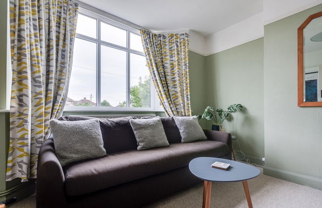 Cheerfull 3-bedroom Home With Parking Garden - Foto 28