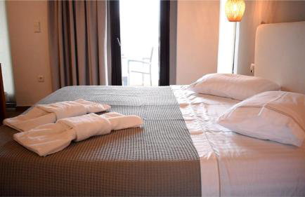 Trizonia Bay Hotel - Photo 46