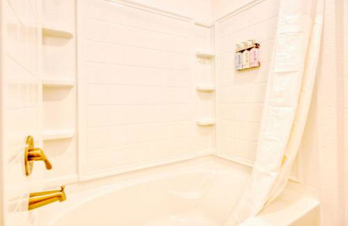 Luxe One Bedroom Apartment with Balcony - Foto 11