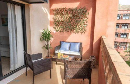 Apartamento junto a la playa con piscina y parking - Foto 2