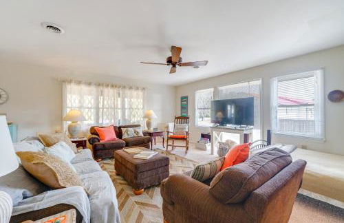 Surf City Spring Escape with Fire Pit - Foto 1