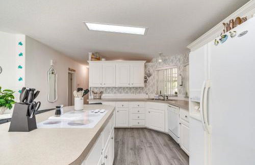 Waterfront Weeki Wachee Home with Fire Pit! - Foto 19