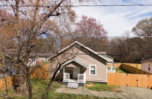 5 Min to Elon - In Unit Washer and Dryer - Fast Wi-Fi - Foto 40