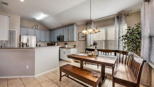 Heart of Grand Prairie 4BD with Pool & Game Room - Foto 3