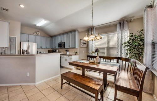 Heart of Grand Prairie 4BD with Pool & Game Room - Foto 3