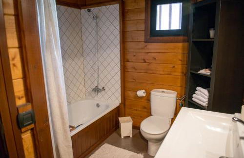 Acogedora Casa de Madera con piscina - Foto 36