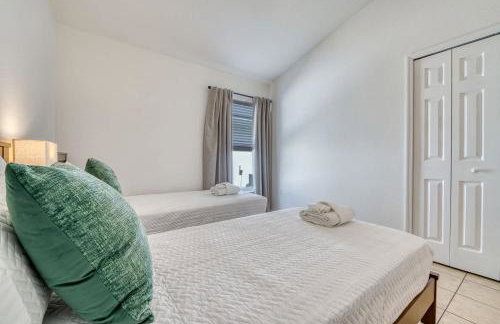 Private Pool Getaway Near Theme Parks - Foto 35