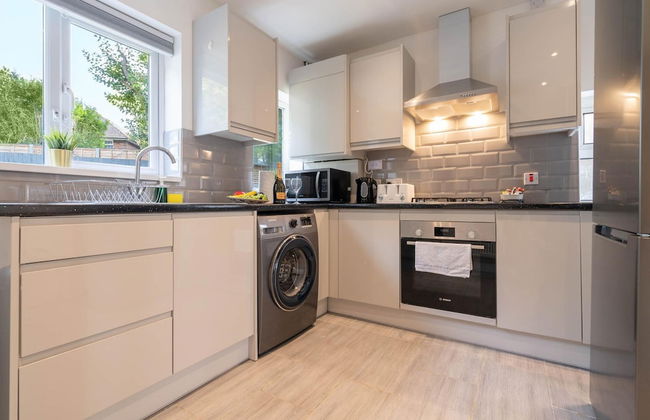 Four Bedroom House With Garden and Parking in West Midlands - Foto 9