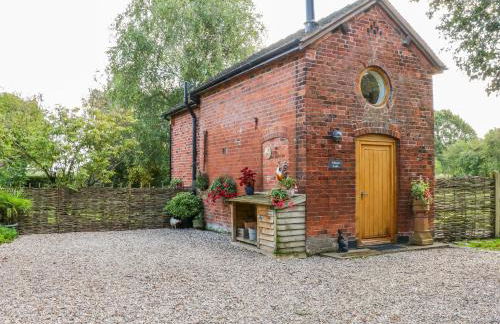 Chequer Stable - Photo 2