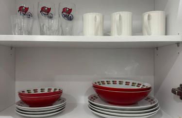 Newer Construction Home in Port Richey 3BR 2BA Bright with High Ceilings, Screened Lanai & Lake View, Fully Furnished, Conveniently Located on a Corner Lot with No Front Neighbors, Short Walk to US-19, Shops & Restaurants - Foto 9