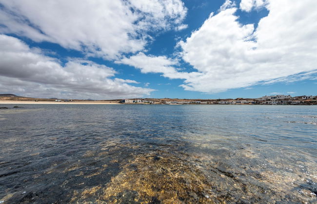 Wooden Cabin Next to the Beach - Foto 10