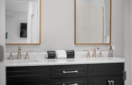 Stunning Penthouse Double King Suite on Butler Street with rooftop deck and free off street parking - Foto 49