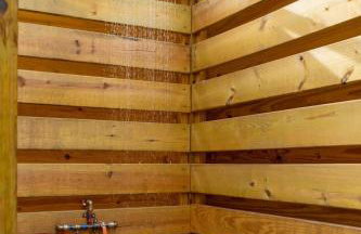 Haven Tiny House w hot tub on river near Stowe - Foto 52