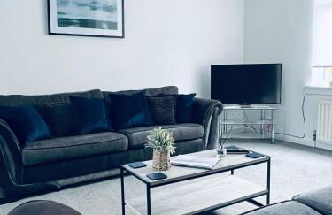 Five Bedroom Five Bathroom House - Dalkeith - Photo 2