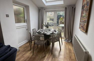 Cosy 4BR house, West Didsbury, bars and restaurants close by, Free Parking, Sleeps 8 - Photo 31