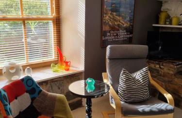 An Artist's Cottage - Photo 30