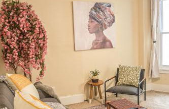 Chic 4BR Dwelling with Backyard in Philadelphia - Foto 13