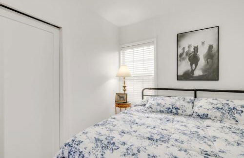 Cozy Mtn-View Retreat with Yard Near Hiking and Golf! - Foto 17