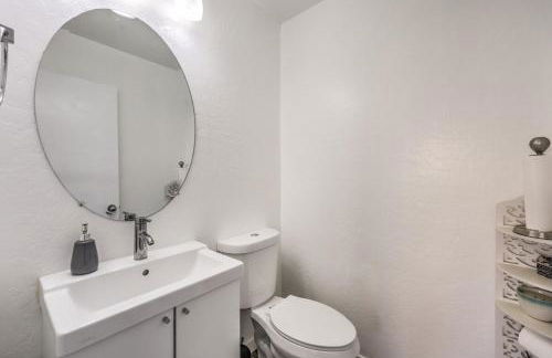 Spacious 5BR Modern Luxury Villa in Vegas - Foto 26