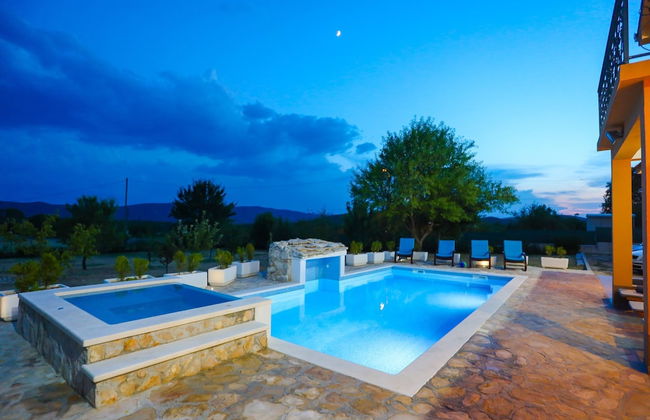 Secluded Holiday Home With Pool and Hot Tub - Foto 15