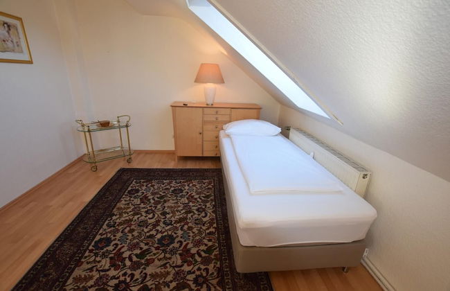 Tolstov-Hotels Generous 3 Room Apartment - Photo 13