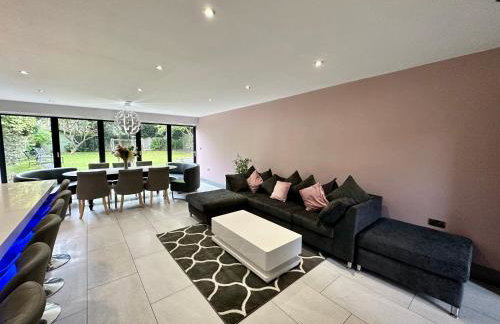 Luxury 5 Bed All En-Suite Cinema Room - Foto 20