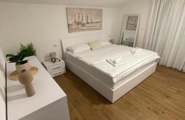 Holiday home “MARKO” with heated pool! - Photo 13