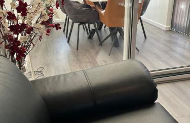 Marcot House Modern 5 bedroom house Solihull 10 mins drive from bhx & nec private off road parking - Foto 38