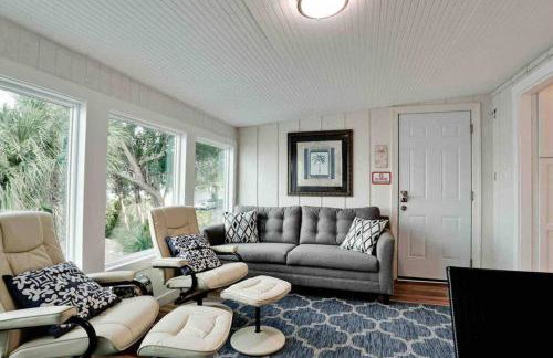 "Seaglass" Dazzles with Exceptional Bay Views! - Foto 10