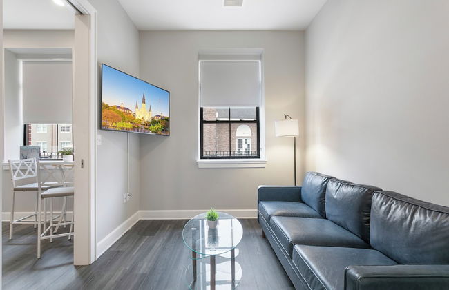 Bywater Suite Hotel - Photo 80