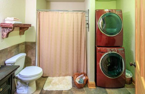 Luxury Riverfront Lodge - Sleeps 12, VIEWS, Fireplaces, Dogs OK - Photo 50