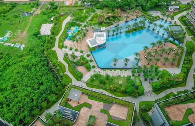 Comfortable And Minimalist 2Br At Gold Coast Apartment - Foto 26