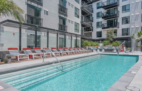 Modern Cosmopolitan APT Mid Hollywood with Free Parking 10mins to Universal Studios - Photo 61