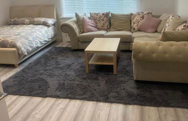 Lovely Modern studio flat with jacuzzi bath free parking - Foto 1