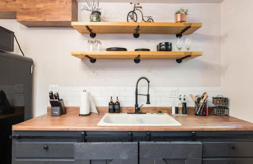 Awaken Your Senses King Bed BSU Parking - Foto 14