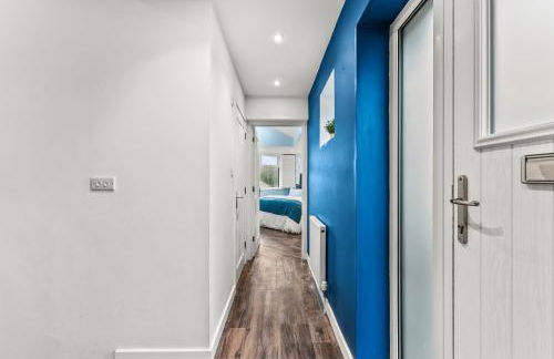 Elegant Retreat in Cheltenham - Garden & Parking Included - Foto 39