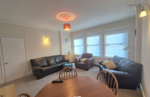 Roomy, comfortable Greater London home, sleeps 8 - Foto 6