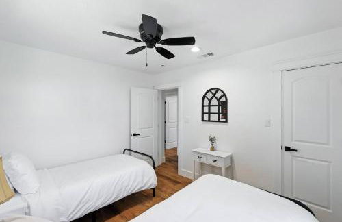 Newly Remodeled 3 Bedroom Bespoke Home Near Fort Worth - Photo 15