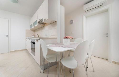 Seafront Maris by EL-PI TOURS - Foto 49