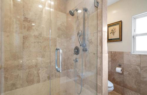 New Listing Burbank Retreat by Colby & Conrad - Foto 35