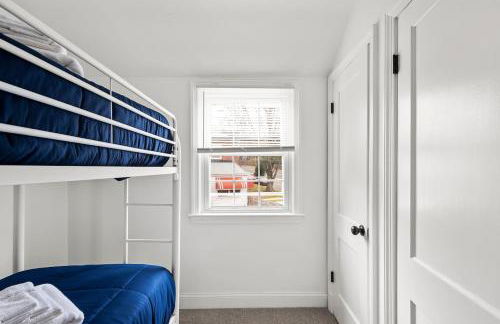 1 min to DC 8 beds sleeps 16 with yard and parking - Foto 18