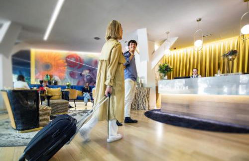 Apartosuites Jardines de Sabatini - Photo 13