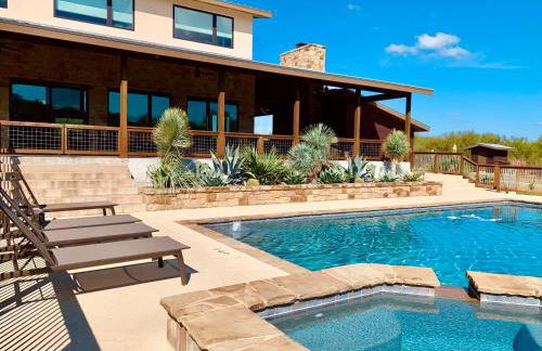 Large Luxury Blanco Riverfront Home with Pool - Foto 1