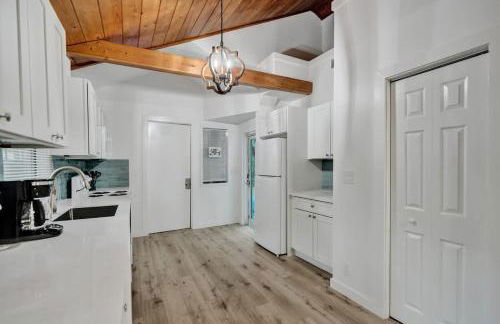 Tropical Oasis 2BR House w Pool - Foto 22