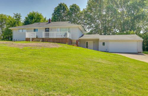 Fish, Hike and Golf Leisurely Navarre Home with Yard! - Foto 2