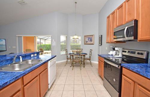 Comfortable Pool Home with Spa & Games Room Close to Disney - Foto 6