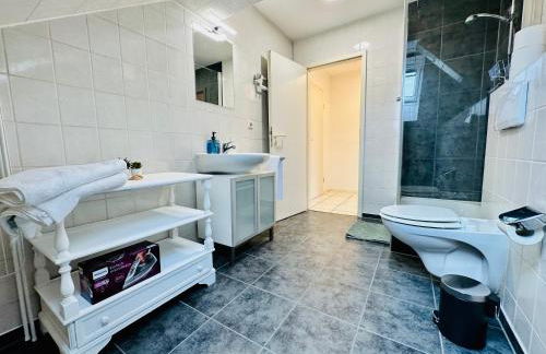 Trendige Dachgeschosswohnung in Connewitz - 3 Schlafbereiche - Platz für bis zu 5 Personen - tolle Lage und öffentliche Verkehrsmittel - Foto 14