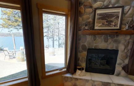 Lakefront Hideaway - Foto 32